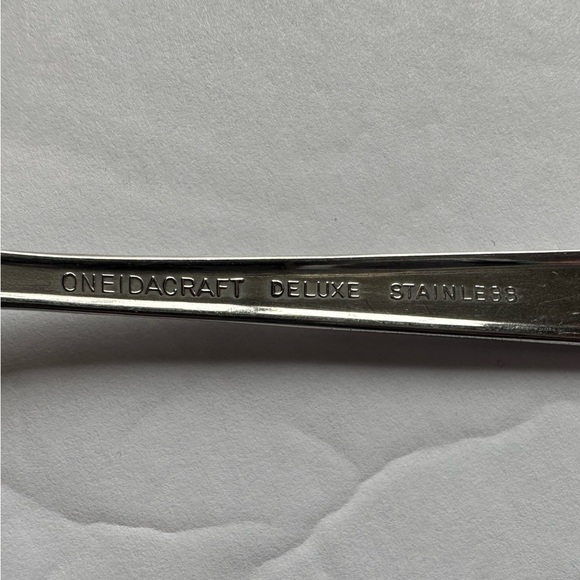 8 OneidaCraft Flight Deluxe Stainless Teaspoons Discontinued Silverware - Picture 3 of 3